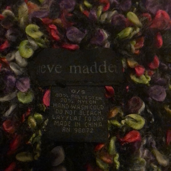 Warm and fuzzy Steve Madden infinity scarf - Picture 4 of 4